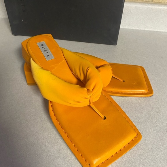 Miista
Women's Anais Reflective Sandals Yellow Orange‎ 6.5/37 - Picture 5 of 8